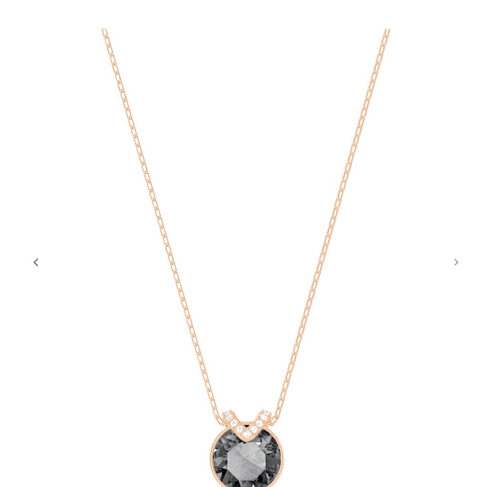Elegant Gold and Black Pendant Necklace